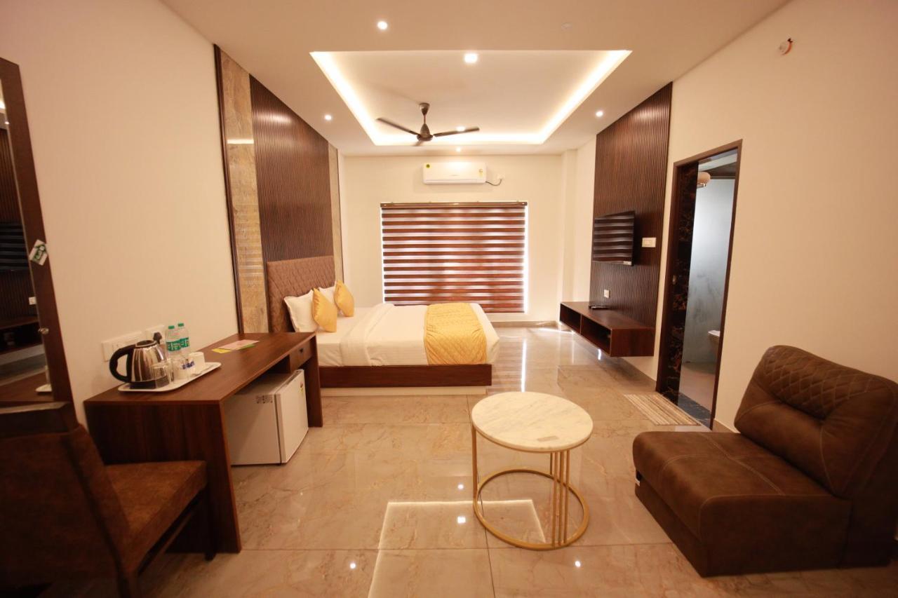 פלקאד Bliss Regency Business Hotel מראה חיצוני תמונה