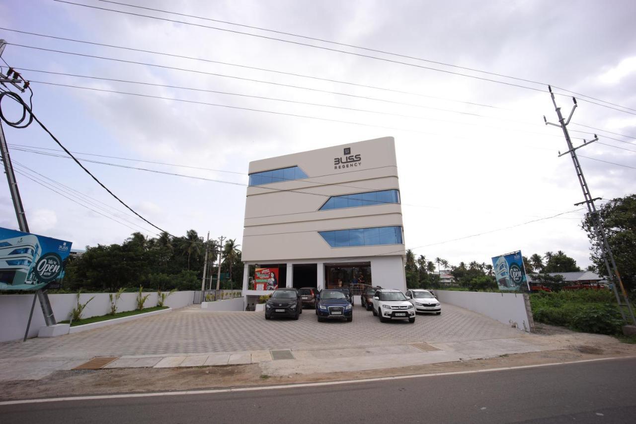 פלקאד Bliss Regency Business Hotel מראה חיצוני תמונה