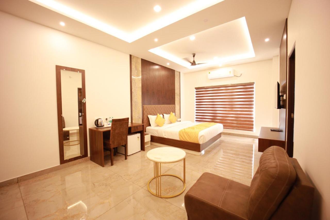 פלקאד Bliss Regency Business Hotel מראה חיצוני תמונה
