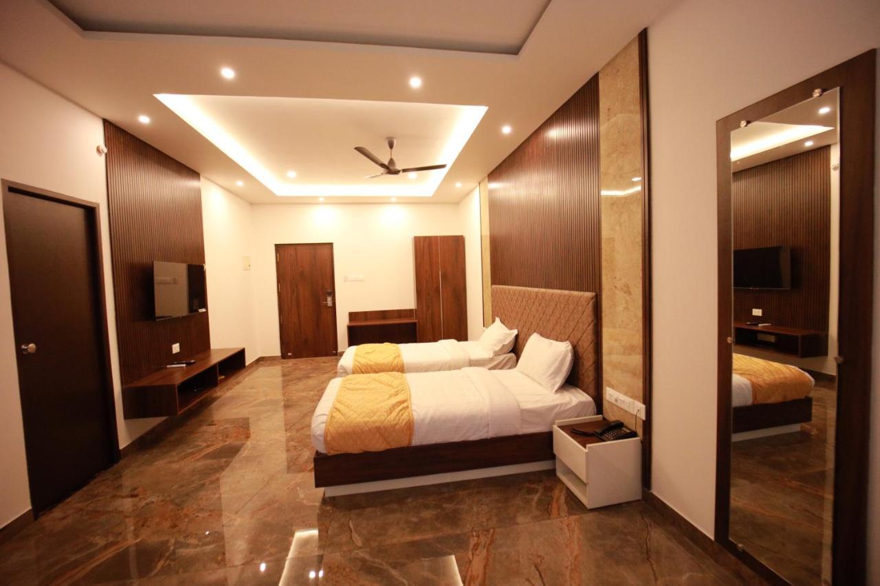 פלקאד Bliss Regency Business Hotel מראה חיצוני תמונה