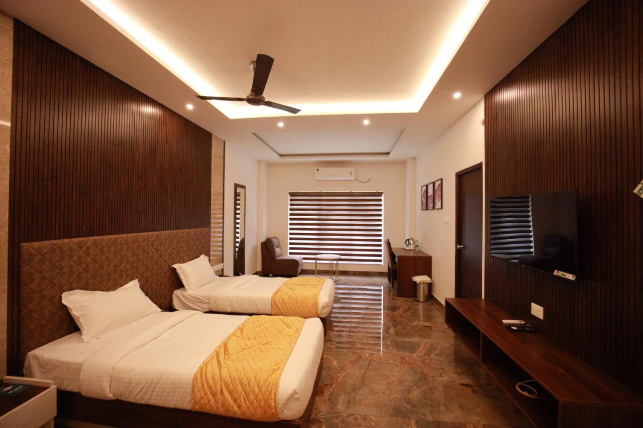 פלקאד Bliss Regency Business Hotel מראה חיצוני תמונה