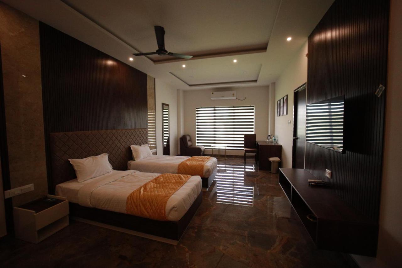פלקאד Bliss Regency Business Hotel מראה חיצוני תמונה