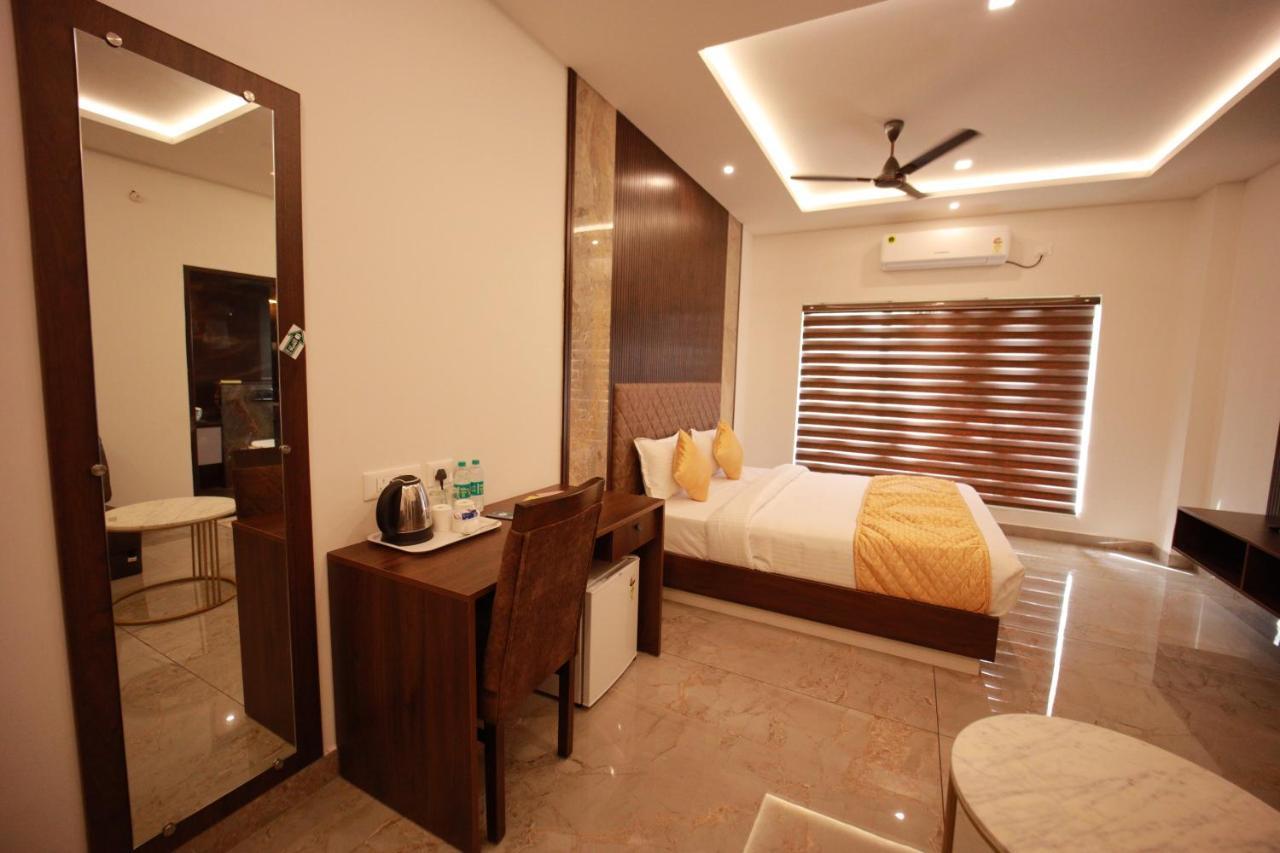 פלקאד Bliss Regency Business Hotel מראה חיצוני תמונה