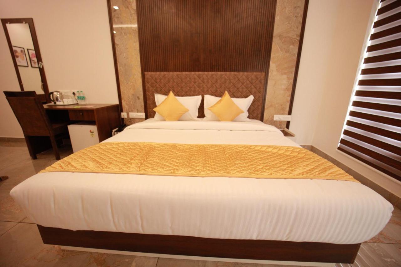 פלקאד Bliss Regency Business Hotel מראה חיצוני תמונה