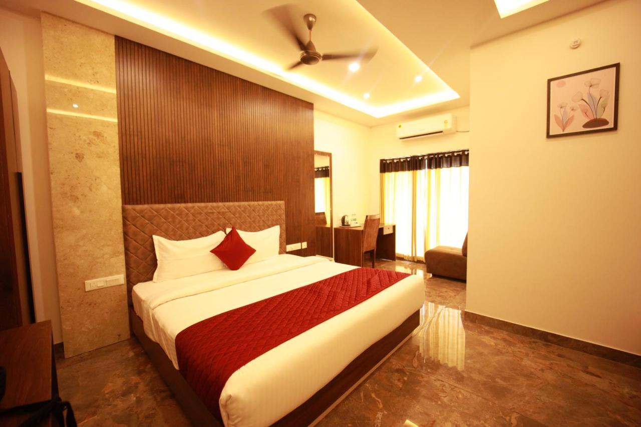 פלקאד Bliss Regency Business Hotel מראה חיצוני תמונה