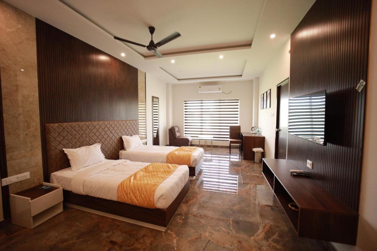 פלקאד Bliss Regency Business Hotel מראה חיצוני תמונה