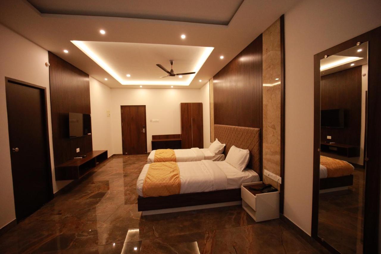 פלקאד Bliss Regency Business Hotel מראה חיצוני תמונה