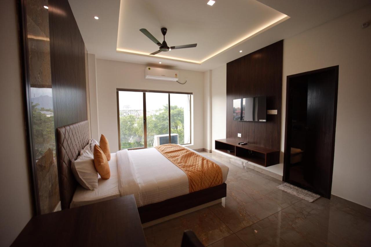 פלקאד Bliss Regency Business Hotel מראה חיצוני תמונה