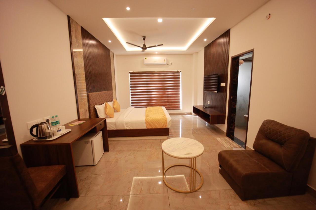 פלקאד Bliss Regency Business Hotel מראה חיצוני תמונה