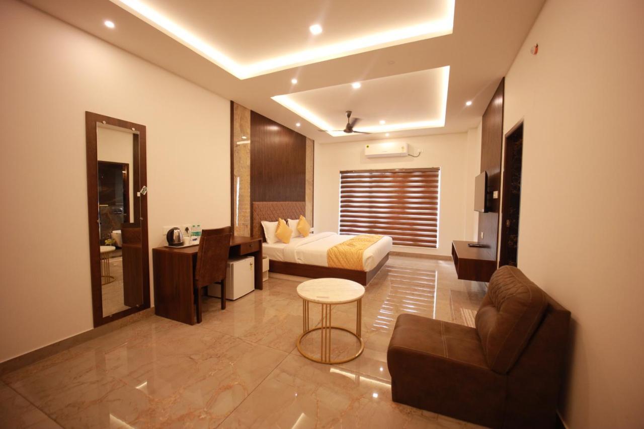 פלקאד Bliss Regency Business Hotel מראה חיצוני תמונה