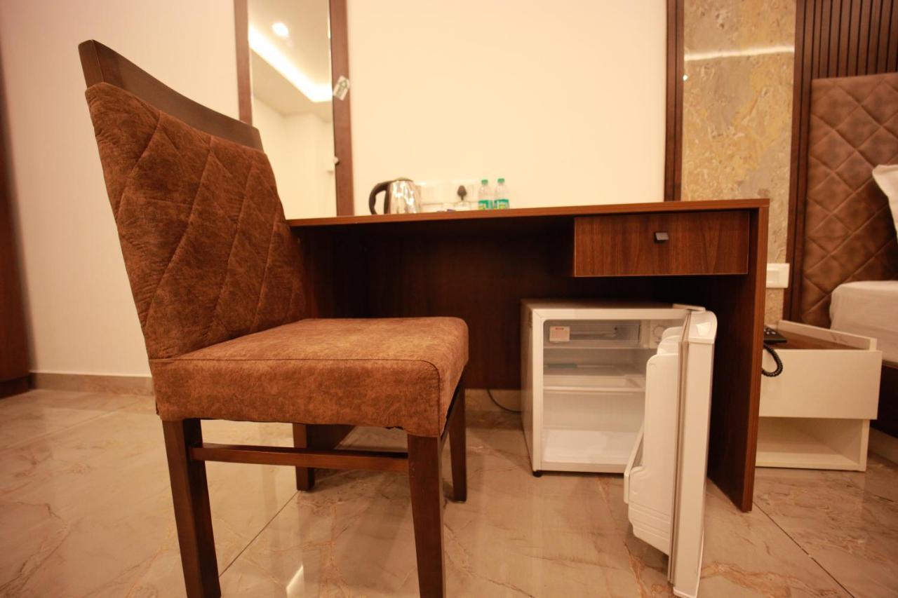 פלקאד Bliss Regency Business Hotel מראה חיצוני תמונה