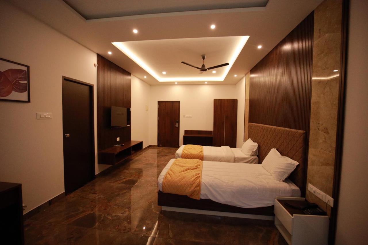 פלקאד Bliss Regency Business Hotel מראה חיצוני תמונה