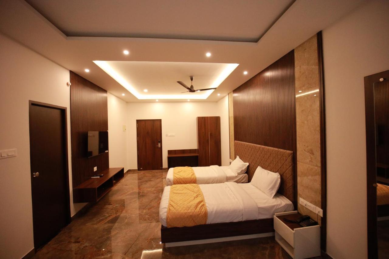 פלקאד Bliss Regency Business Hotel מראה חיצוני תמונה