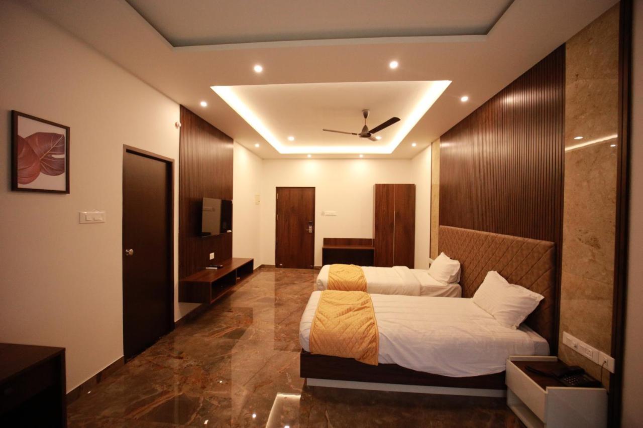 פלקאד Bliss Regency Business Hotel מראה חיצוני תמונה